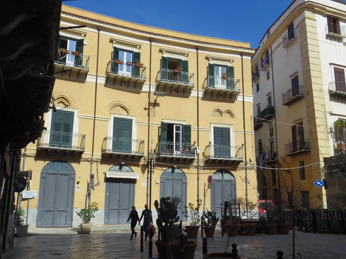 Family House - Bb Home Maletto Palermo 3*,  Italia