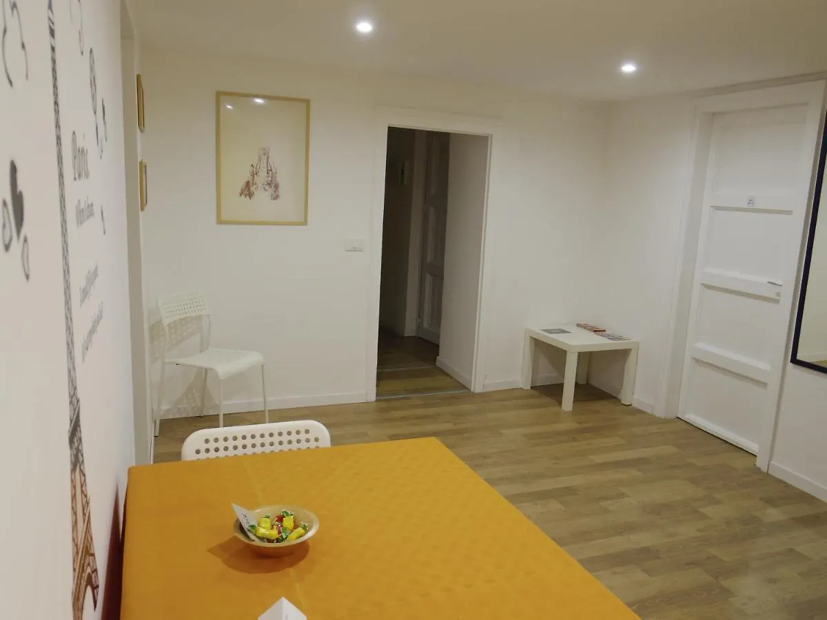 *** Bed and breakfast Family House - Bb Home Maletto Palermo Italia