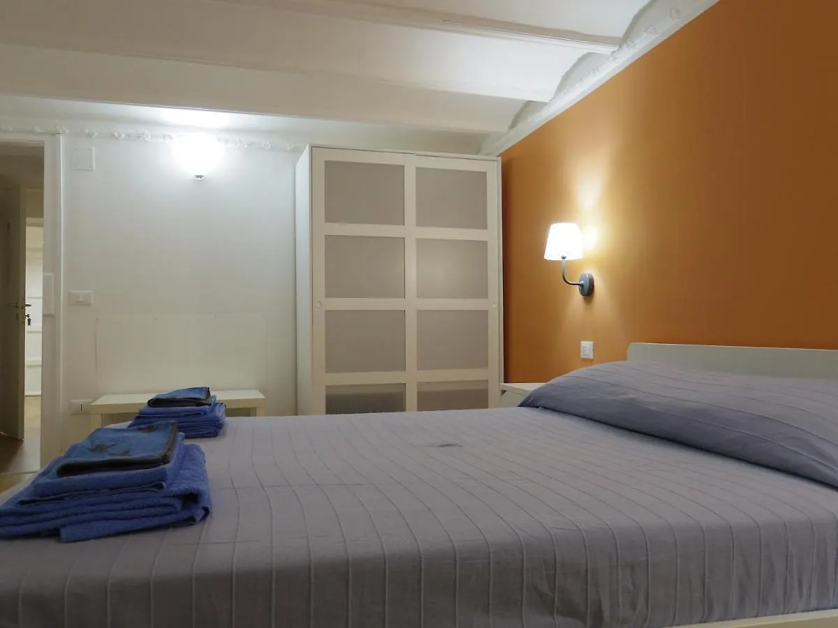 *** Bed and breakfast Family House - Bb Home Maletto Palermo Italia